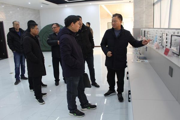 省“万人助万企”活动第八工作组莅临J9集团光电调研